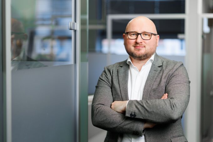 Portrait of Przemek Szleter, Founder and CEO of DAC.digital