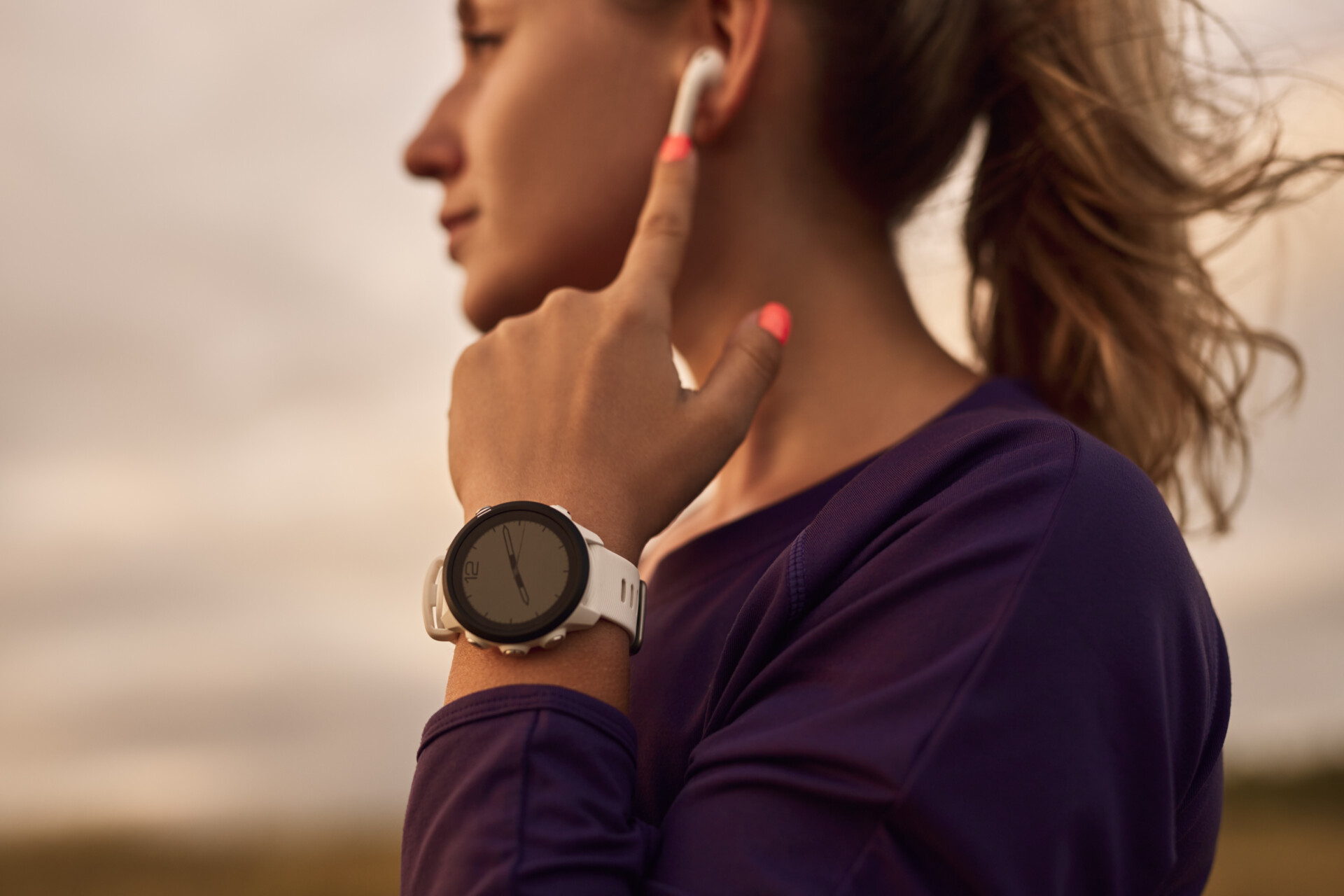 Wearables - smartwatch and earphones